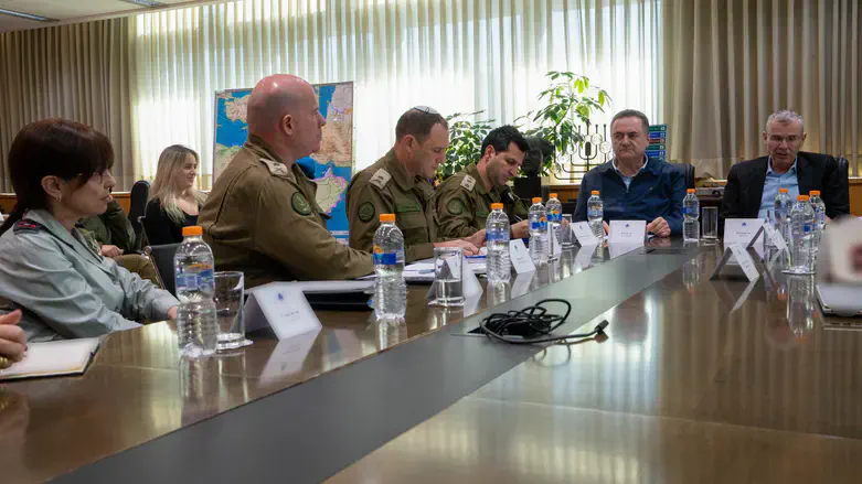 The discussion led by Ministers Katz and Levin