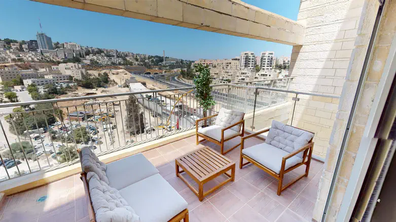 דירת יוקרה מרוהטת בשווי 1.2 מיליון דולר