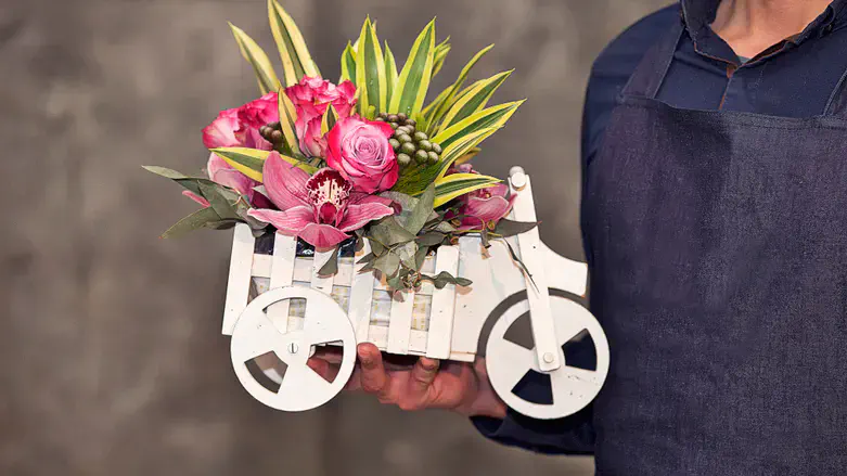 איך לבחור זר פרחים מושלם