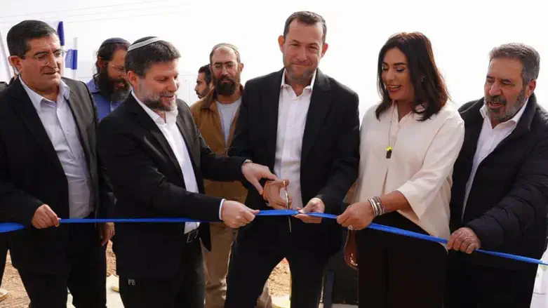 בחנוכת כביש בשומרון, ארכיון