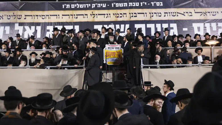 במת הרבנים בהפגנה אמש