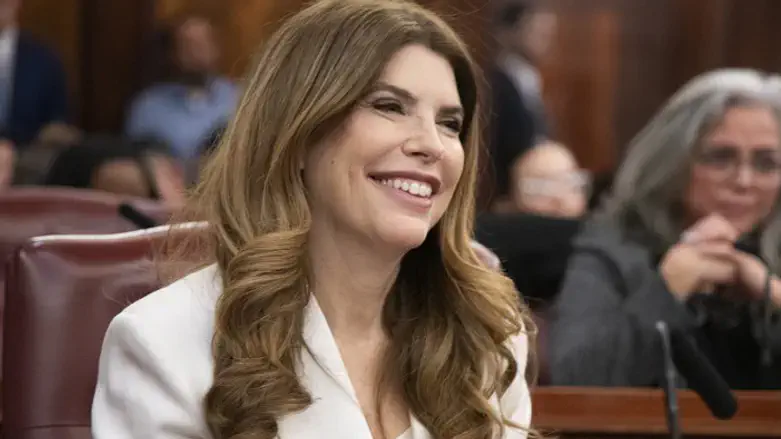 Джули Менин