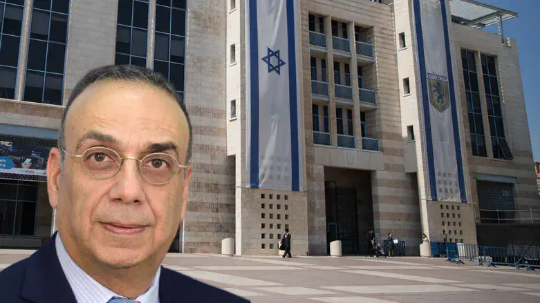 Ницан Хен на фоне муниципалитета Иерусалима