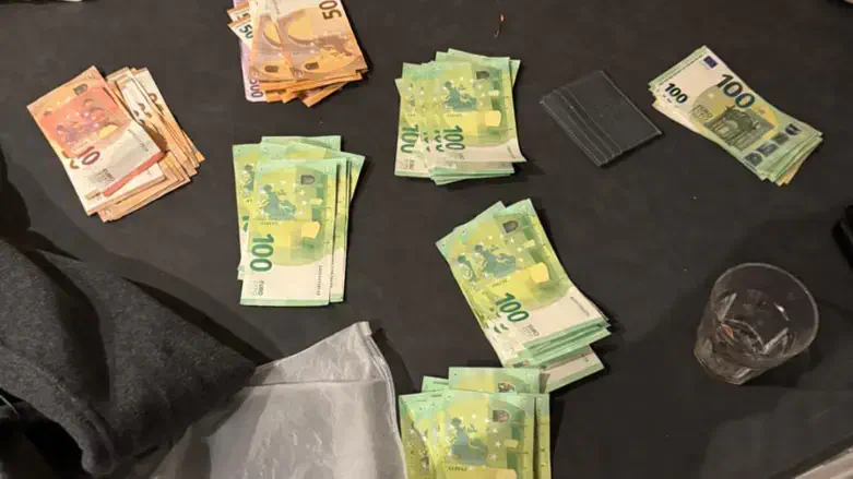 הכסף שנתפס אצל החשודים
