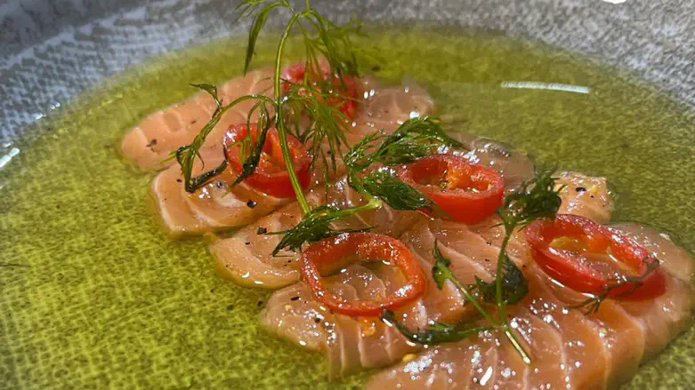 יוצא רך רך: סלמון בתערובת ארומטית