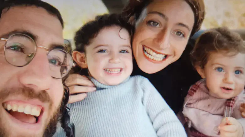 שרה עם משפחתה