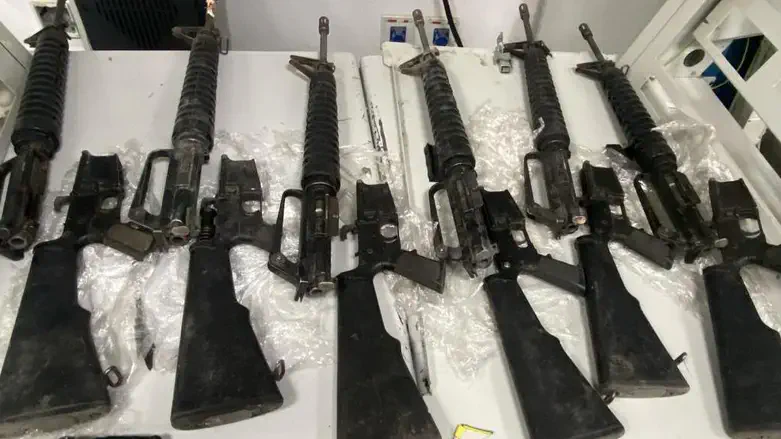 The smuggled M-16 rifles