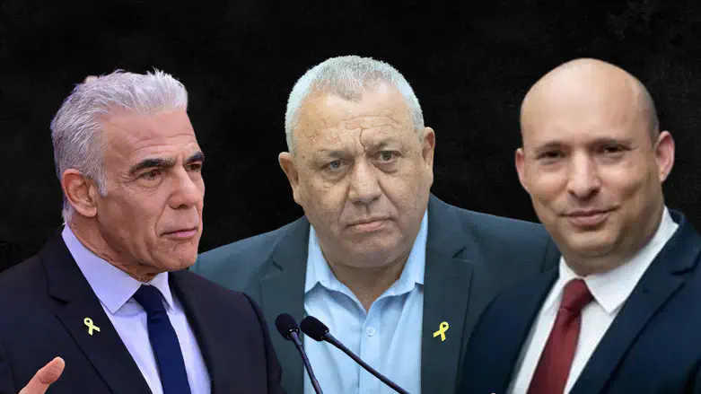 (справа налево) Нафтали Беннет, Гади Айзенкот и Яир Лапид
