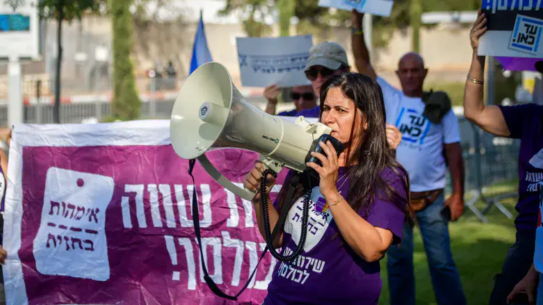 מחאת 'אמהות בחזית', אילוסטרציה