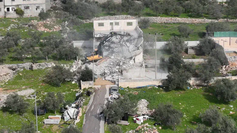 Снос незаконных построек