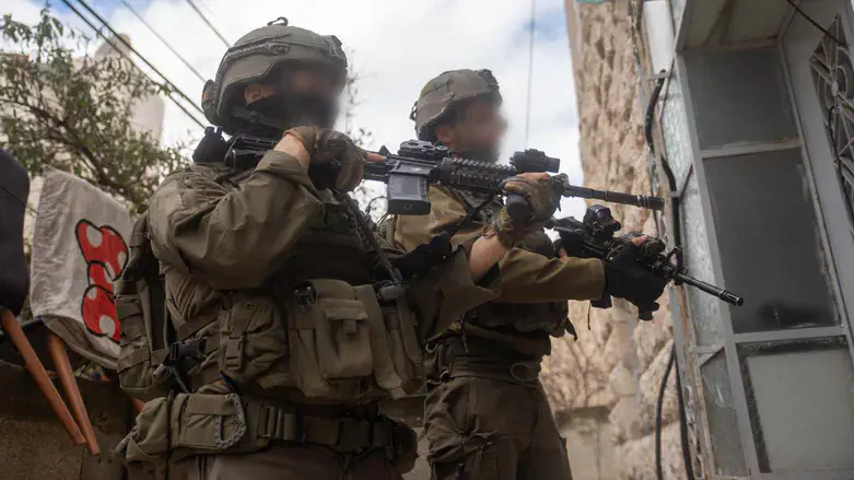 לוחמים בפעילות בחברון