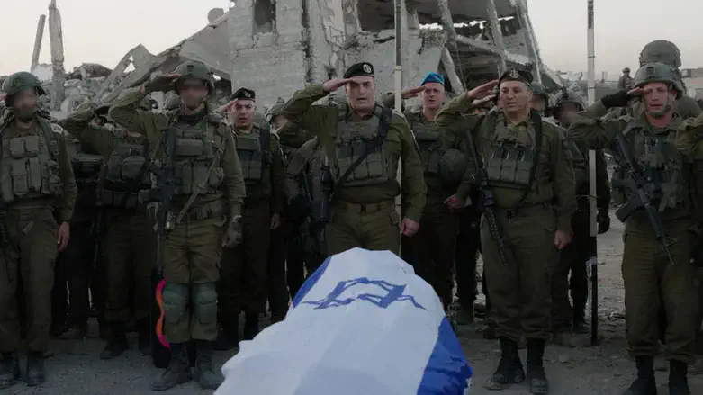 Chief of Staff and soldiers salute coffin of Ran Gvili