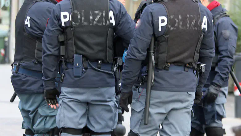 Итальянские полицейские. Архив