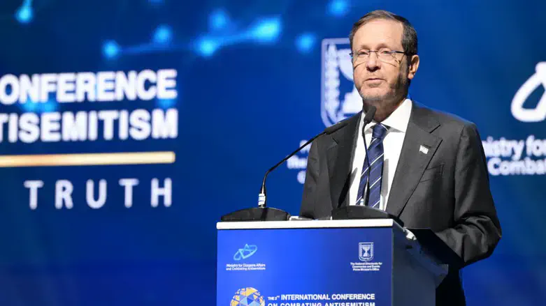 Herzog at the conference