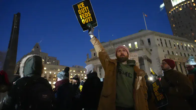 استطلاع: تراجع دعم سياسة ترامب للهجرة