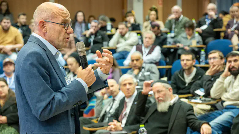 פרופ' עופר מרין