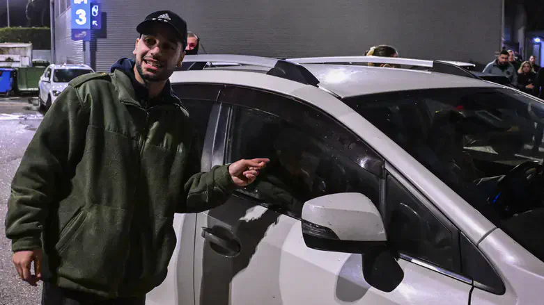 מרדכי דוד חוסם את אהרן ברק