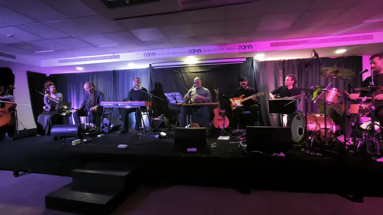 מפגש על הבמה