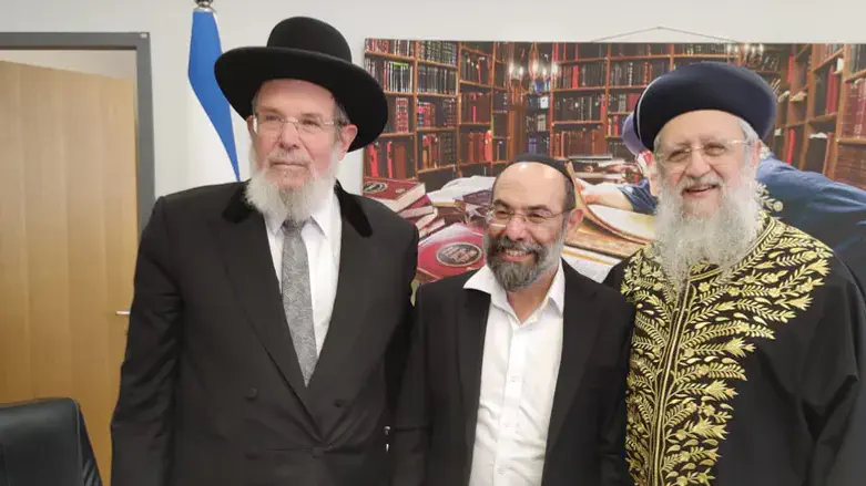 עו"ד עופר יעקב עם הרבנים הראשיים