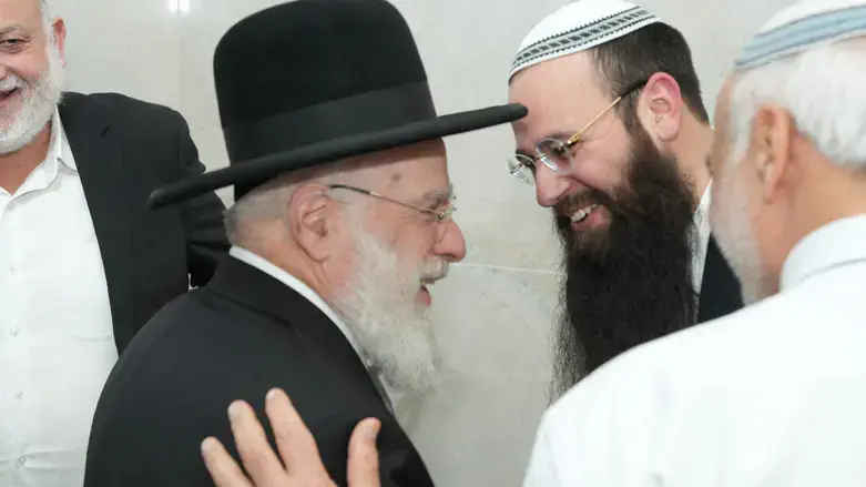 הרב שפירא באירוסין