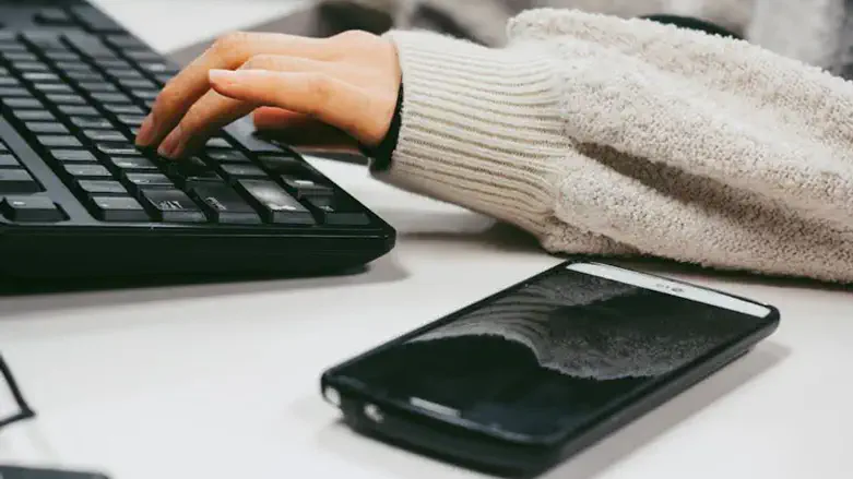 טלפון ומחשב