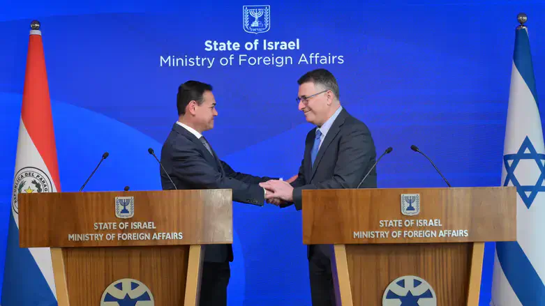 סער עם שר החוץ של פרגאווי