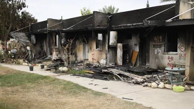 Houses burned in Kfar Aza