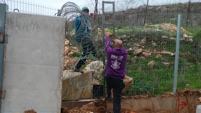 Activists crossing the fence into Lebanon