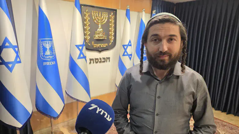 סוכות מזהיר: משחק בחיי אדם