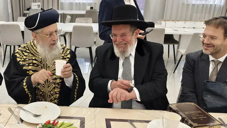 שלמה קוק עם הרבנים הראשיים