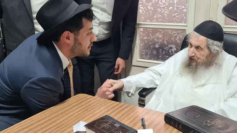 Haredi deserter visits Rabbi Dov Lando