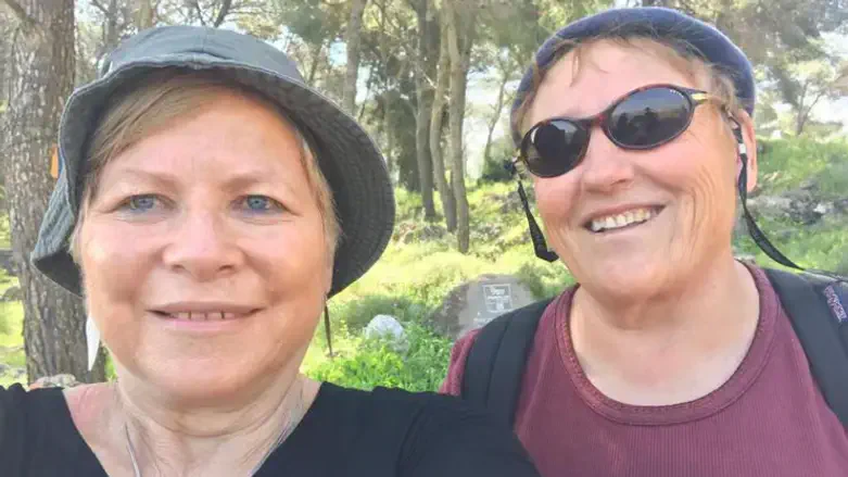 Friends Rachel and Aliza