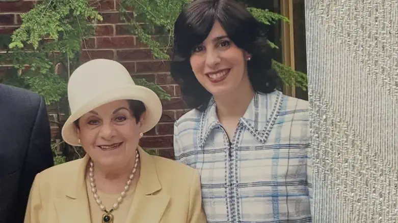 Sarah Lehmann (r.) and her mother z"l (l.)