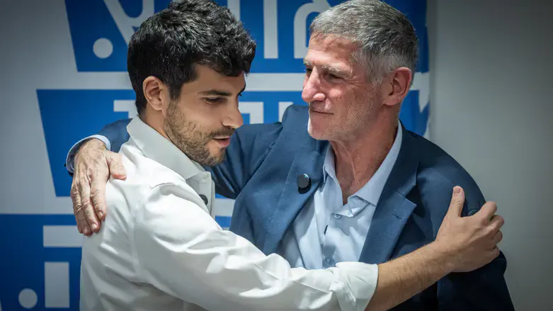 עמרי רונן מצטרף ליאיר גולן