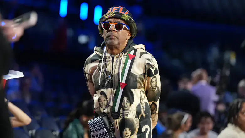 Spike Lee wearing PLO flag at NBA All-Star