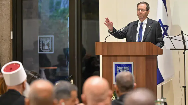 Herzog addresses the Iftar event