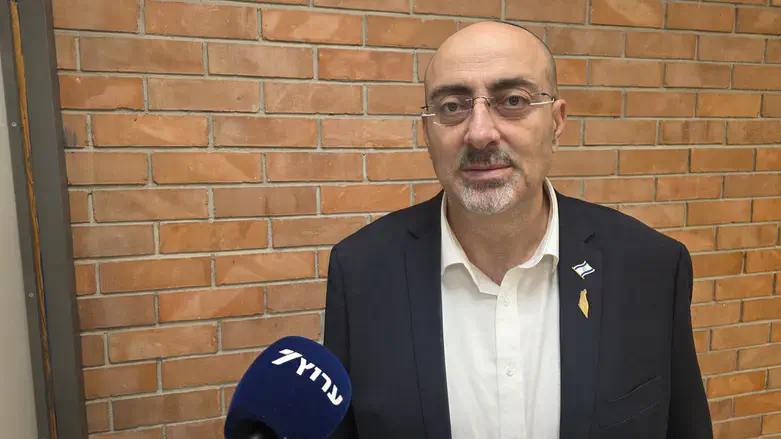 ניסים ואטורי