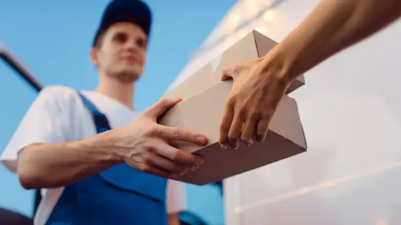 כשהשליחים מחזיקים את המדינה