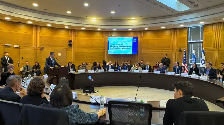 Gideon Sa'ar speaks at the Knesset