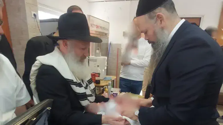 הרב רובינסון הסנדק בברית