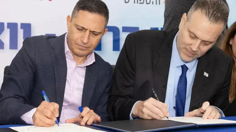 השר זוהר וראש העיר דנילוביץ' במעמד ההשקה היום