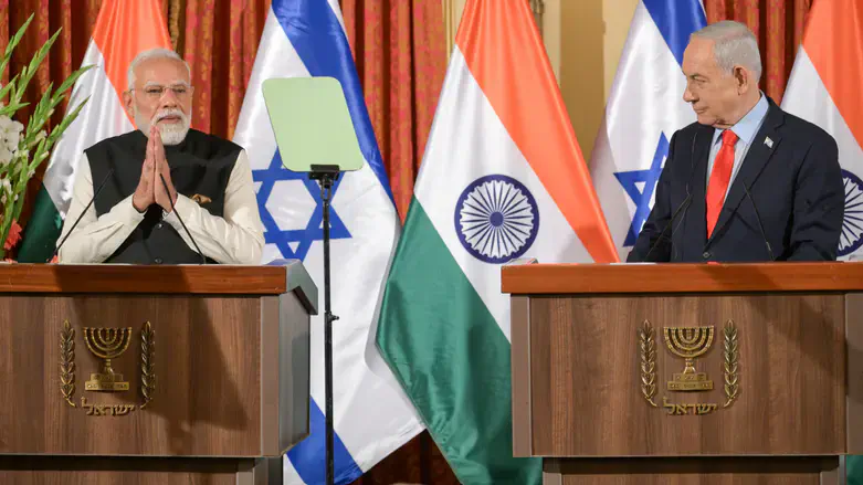 Narendra Modi (L) and Benjamin Netanyahu (R)