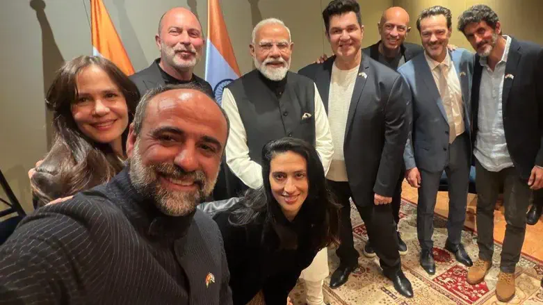 Modi with the Fauda cast