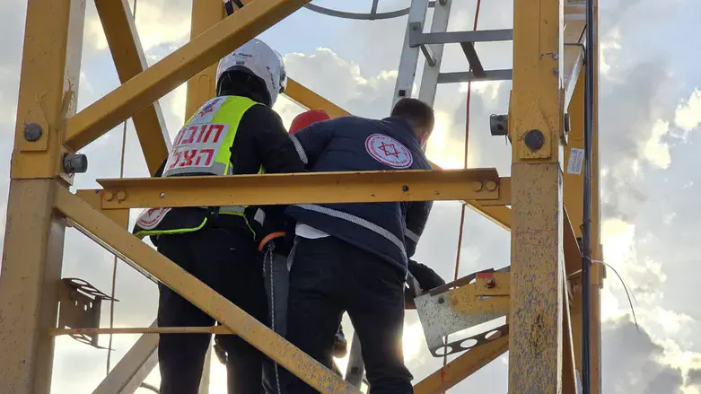 Спасение с крана в Бней-Браке