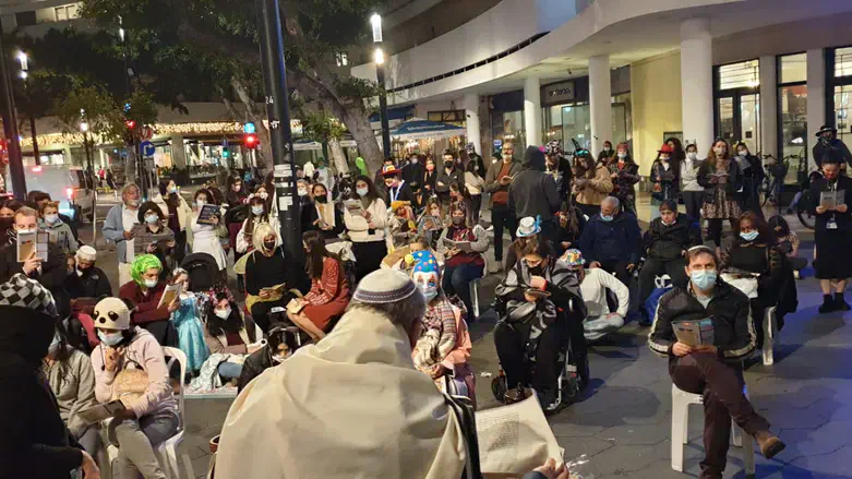 Megillah reading Disengoff Square