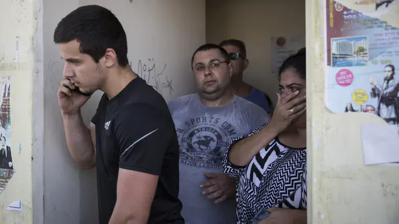 Israelis take cover in rocket shelter