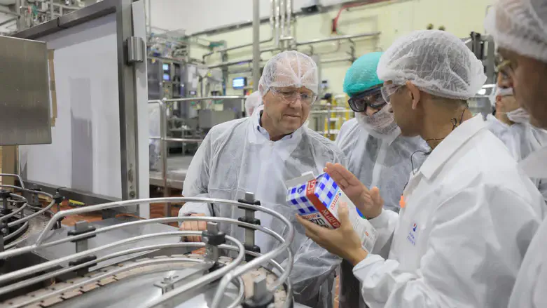 השר ברקת במהלך הסיור