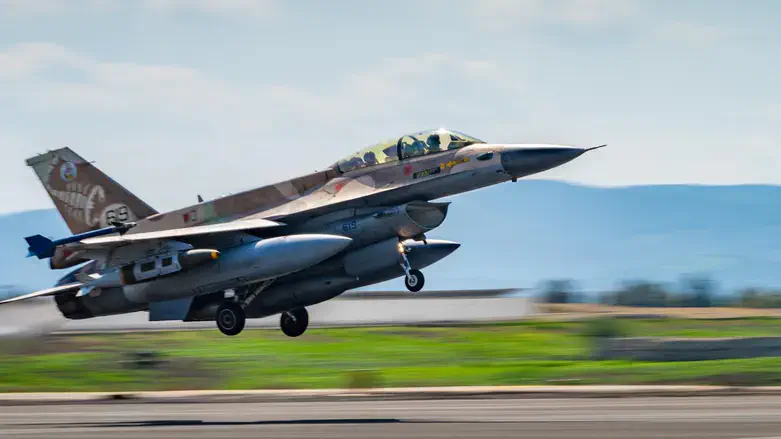 Истребитель израильских ВВС взлетает для нанесения удара по Ирану