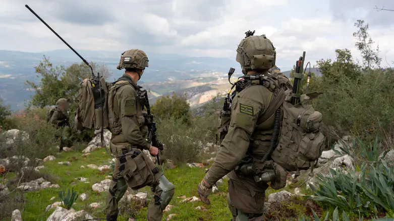 לוחמים פועלים בלבנון