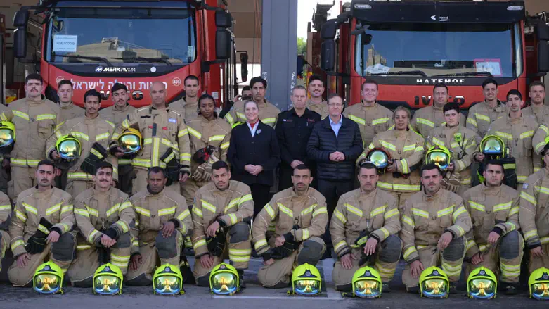 הרצוג עם הכבאים